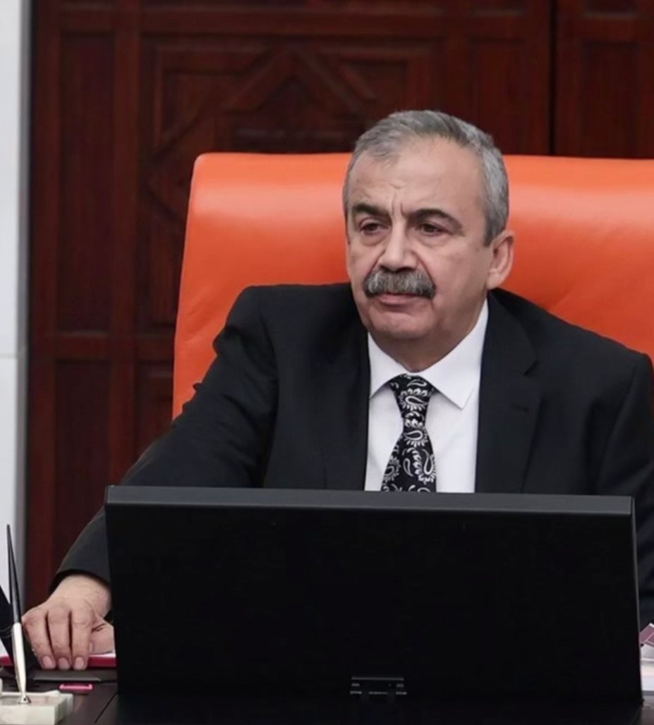 TanerYagan3527's tweet photo. Çok üzgünüm.
Devrin daim olsun.
#sirrisureyyaonder https://t.co/JqEMptlmEz