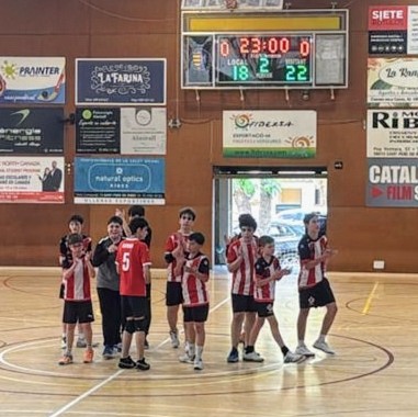 Club Handbol Vic (@handbolvic) on Twitter photo 𝗥𝗘𝗦𝗨𝗟𝗧𝗔𝗧𝗦
𝘾𝙤𝙥𝙖 𝙁𝙚𝙙𝙚𝙧𝙖𝙘𝙞ó #2𝙖𝘾𝙖𝙩𝙃
1️⃣8️⃣ <a href="/HandbolRibes/">Handbol Ribes</a>
2️⃣2️⃣ #𝙘𝙝𝙫𝙞𝙘_𝙞𝙣𝙛𝙖𝙣𝙩𝙞𝙡
‼️En l'únic partit pels equips del club, l'infantil, ja campió de grup, s'ha imposat a la pista del 2n en un gran partit. Gran temporada!
🔴⚪🔴⚪🔴
#VicActivat 𝗥𝗘𝗦𝗨𝗟𝗧𝗔𝗧𝗦
𝘾𝙤𝙥𝙖 𝙁𝙚𝙙𝙚𝙧𝙖𝙘𝙞ó #2𝙖𝘾𝙖𝙩𝙃
1️⃣8️⃣ <a href="/HandbolRibes/">Handbol Ribes</a>
2️⃣2️⃣ #𝙘𝙝𝙫𝙞𝙘_𝙞𝙣𝙛𝙖𝙣𝙩𝙞𝙡
‼️En l'únic partit pels equips del club, l'infantil, ja campió de grup, s'ha imposat a la pista del 2n en un gran partit. Gran temporada!
🔴⚪🔴⚪🔴
#VicActivat