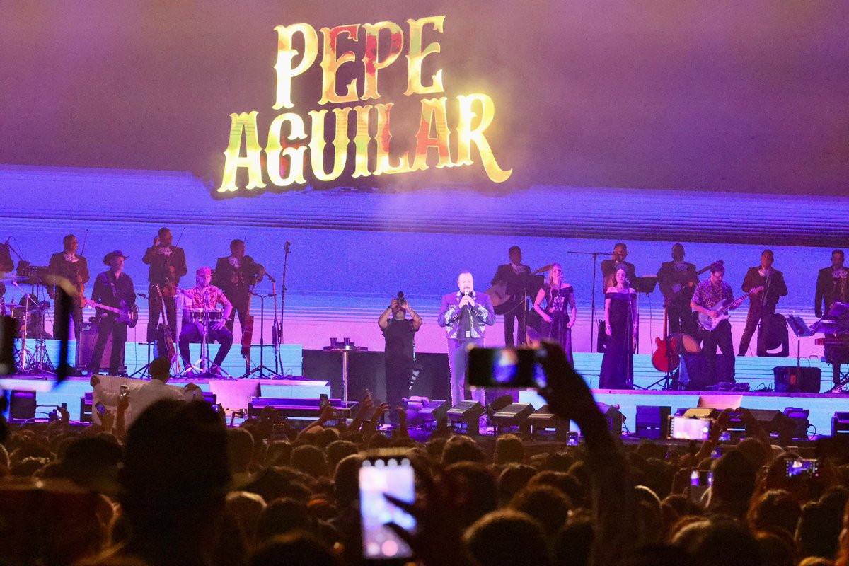armentapuebla_'s tweet photo. 🎤✨ ¡ @PepeAguilar conquistó al Teatro del Pueblo!

Al ritmo del mariachi, las y los asistentes de la #FeriaDePuebla2025 vivieron una noche llena de nostalgia, emoción y grandes éxitos. 🎶🤠

La Gran Fiesta Poblana continúa, ¡ven y disfruta de todas las actividades que tenemos para ti! 🎉🎡

#PorAmorAPuebla 
#PensarEnGrande