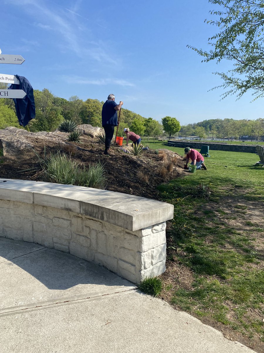 Lindsey Eisenstein (@newlebap) on Twitter photo Bobcats give back! Byram beach clean up 9-12 today! <a href="/GPSDistrict/">Greenwich Public Schools</a> <a href="/GreenwichTime/">Greenwich Time</a> Bobcats give back! Byram beach clean up 9-12 today! <a href="/GPSDistrict/">Greenwich Public Schools</a> <a href="/GreenwichTime/">Greenwich Time</a>