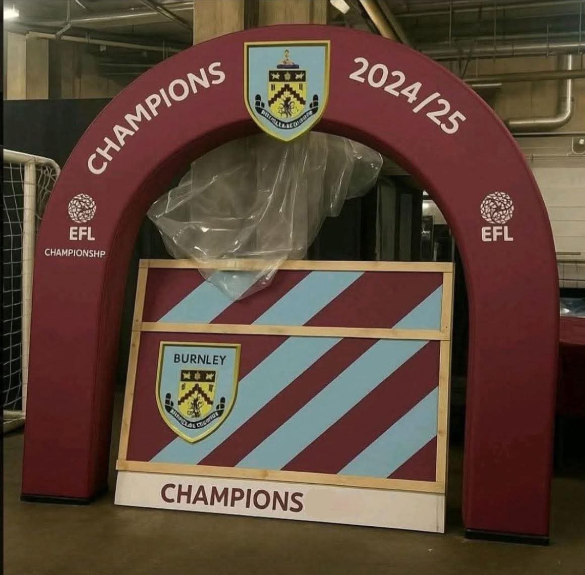 Traff_PT's tweet photo. Free To A Good Home 😂 

#LUFC #BurnleyFC https://t.co/oQ3EjGXY7d