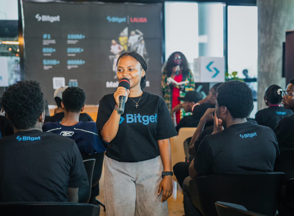 Machari25945131's tweet photo. The Kahoot session was Lovely!!
Water bottles, Hoodies and Bags were worn;.... imagine that!!
Just by answering some Few simple Questions😎

#BitgetMeetupNairobi 
#Bitgettersbitgetting https://t.co/lIk2Kb0n8K