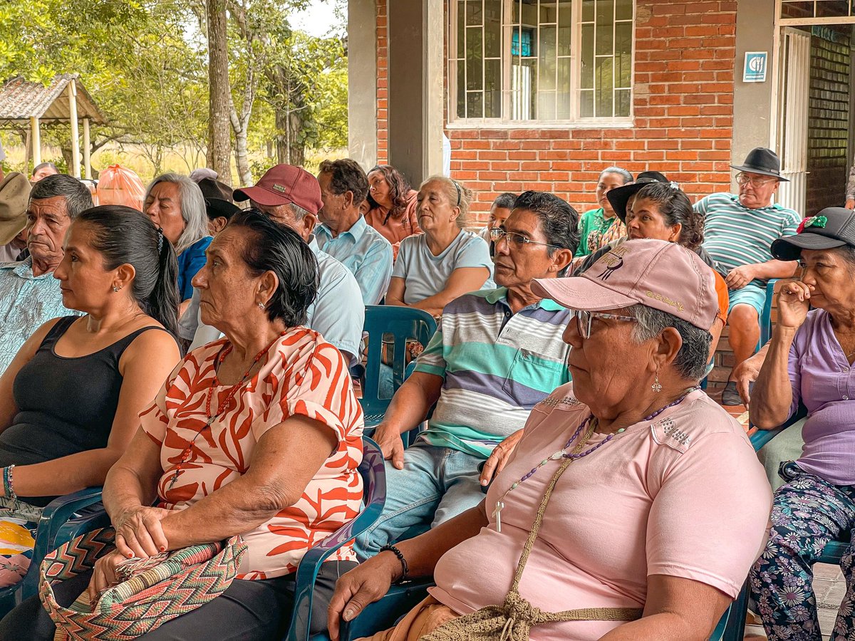 AgenciaTierras's tweet photo. En Casanare, los Microbarridos prediales llegaron para avanzar en la formalización de la tierra de nuestros campesinos. Iniciamos en 7 veredas de Yopal atendiendo a más de 150 familias. 🤝🌱💚

Con esta estrategia actualizamos el catastro, agilizamos procesos, para que más familias accedan a sus derechos sobre la tierra. #SomosReformaAgraria