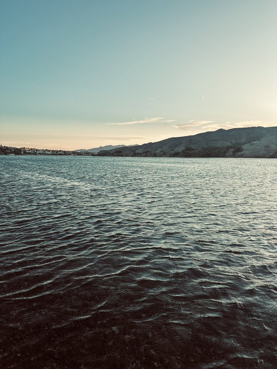 TobyCotter's tweet photo. @azcentral Bullhead City has the best beaches in Arizona. https://t.co/PoFbiGAXn3
