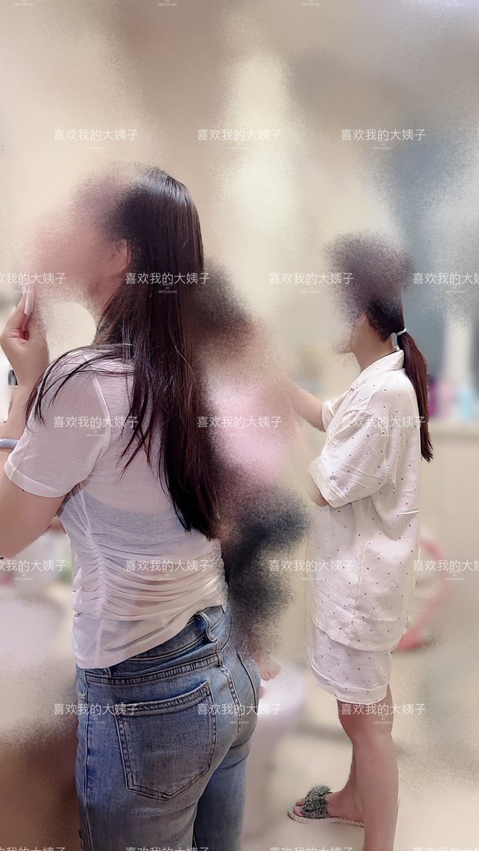 5月3号晚上好兄弟们
大姐在洗漱，老婆在给孩子洗漱呢，这几天放假，孩子也睡的比平时晚多了
我现在在楼道抽烟呢，看着这两张照片超级温馨的，想要一辈子这样，可惜不能
不能一辈子这样生活在一起吧
最好的状态是，把现在住的房子卖掉，重新买个新小区，买两套，同单元同栋楼的对门，关上门好好过日子 https://t.co/qtsEemk01l