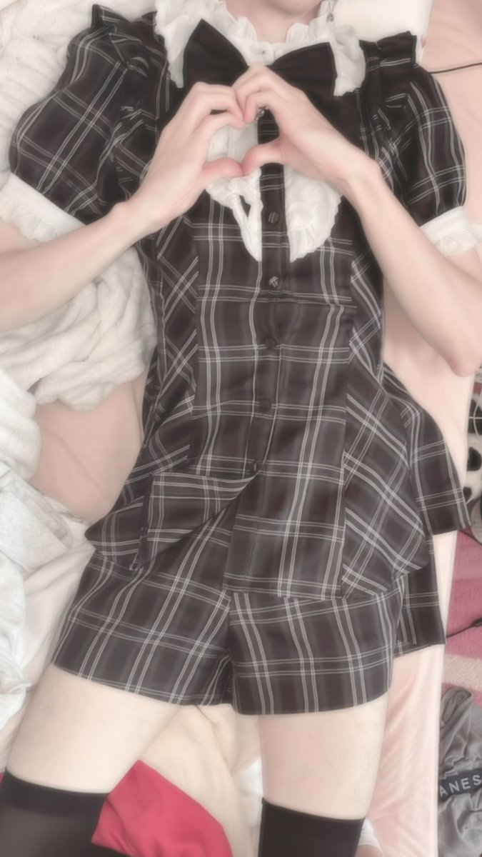 very creamy femboy tweet media