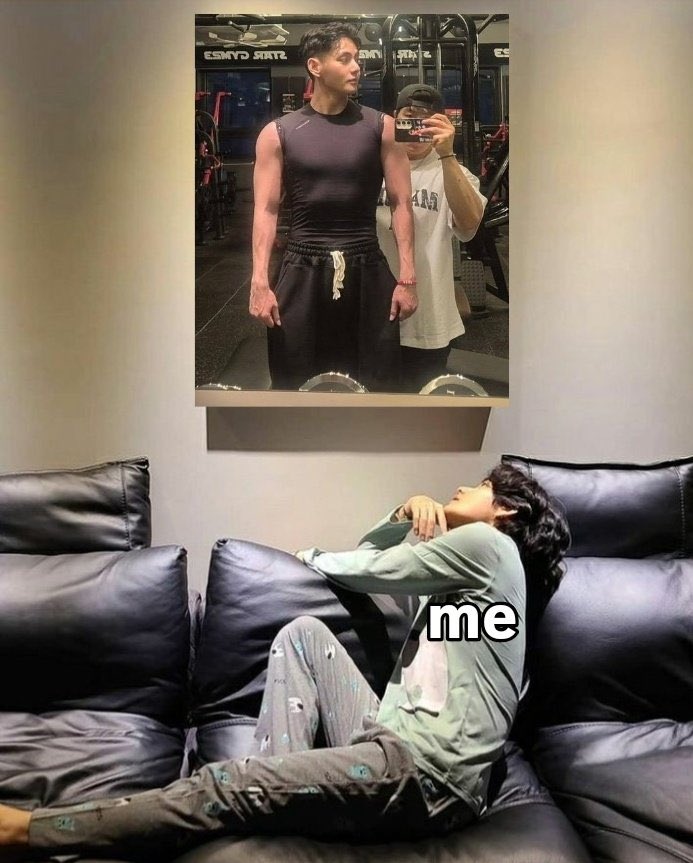 ©️ 37일 (2025년 05월 04일): 오늘, 나는 아무 말도 없이 몇 시간 동안 당신을 껴안고 싶어요. 네 라이벌은 단 하나, 바로 너 자신이야. 네 균형은 완벽해...