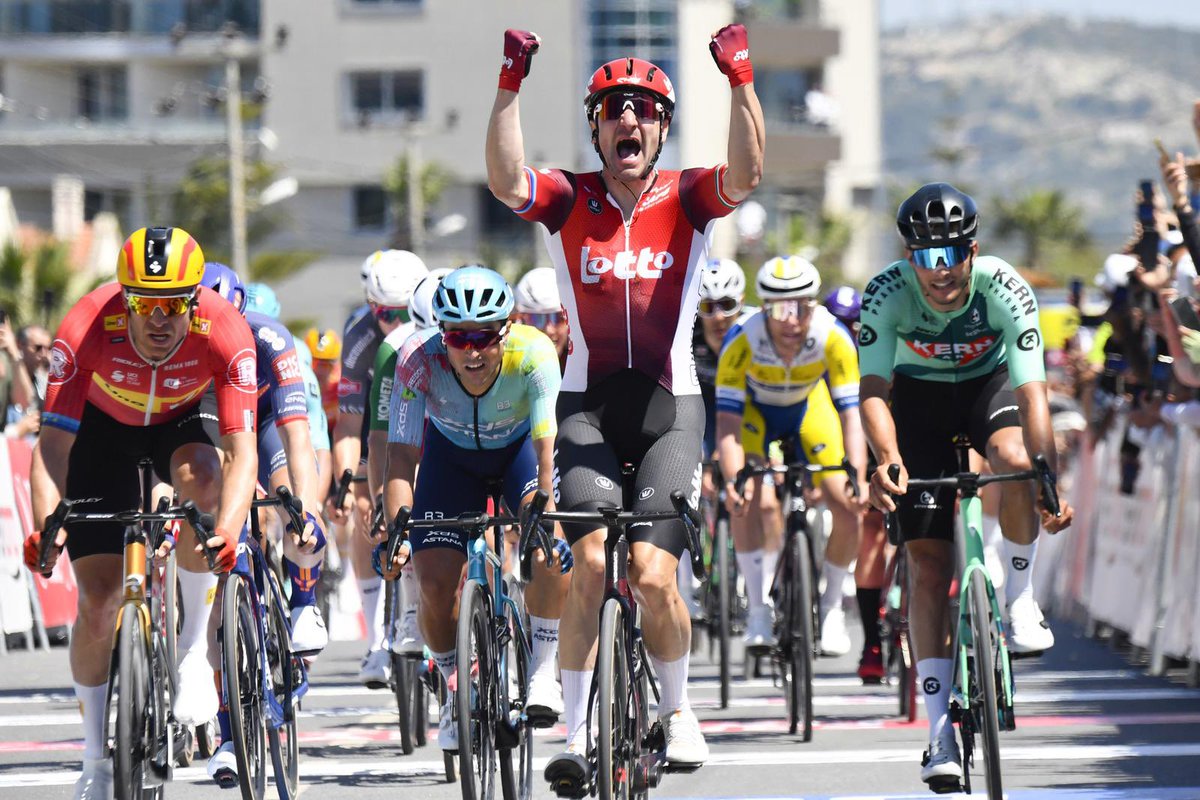 Elia Viviani tweet media