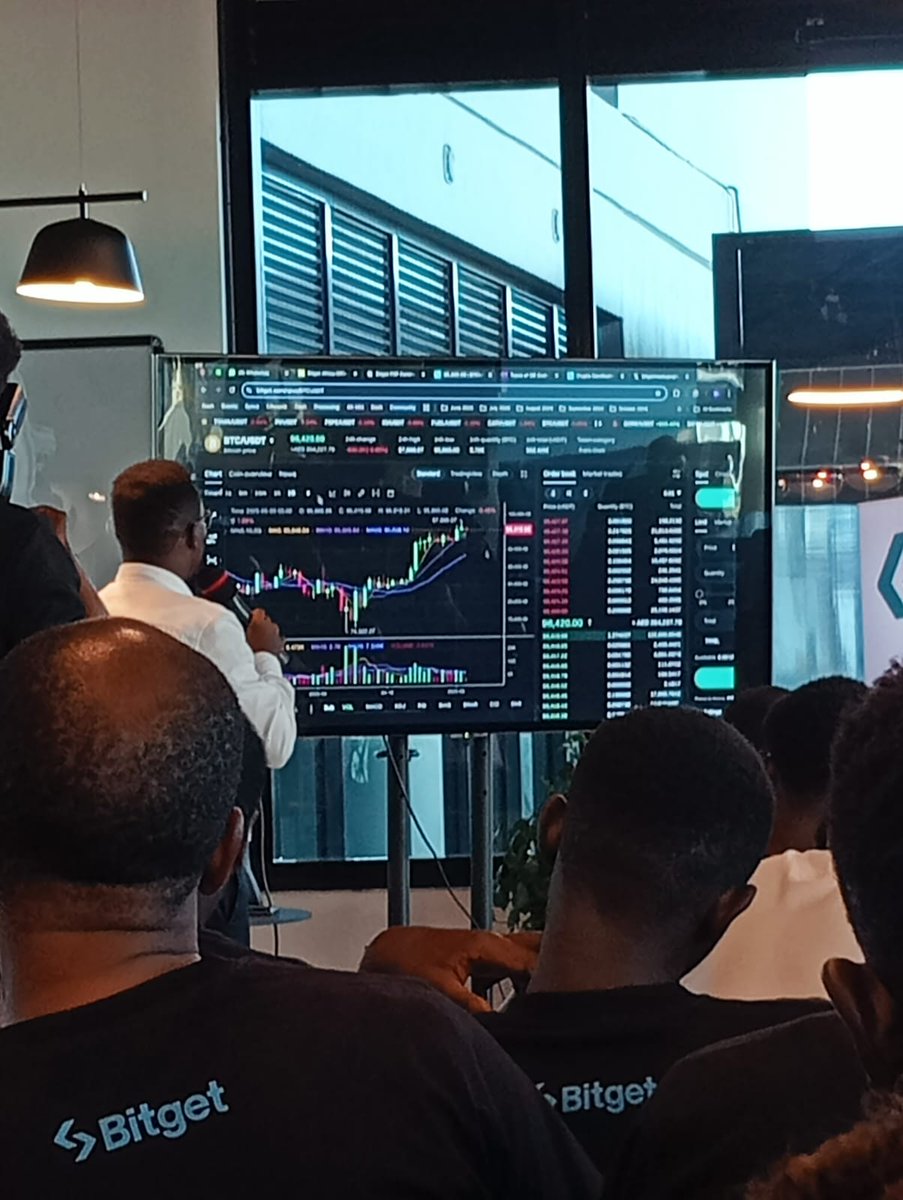 Machari25945131's tweet photo. Session on Trading Ongoing😎
With Sir Dennis Mathendu
Trading is so much more interesting than I thought 🔥

@Mathendu_ke 
#BitgetMeetupNairobi 
#Bitgetbliss https://t.co/9g7hU2fsO9