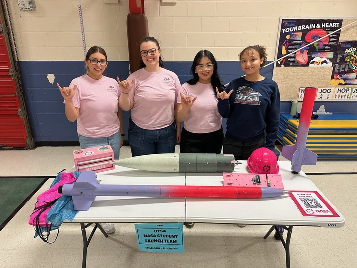 Best of luck to Madeline De La Garza, Aubrey Fuchs, Makayla Watts and Kimberly Tijerina as they compete today in the NASA Student Launch Challenge! 🩷🚀  We’re so proud of you already.

Learn more about them with KENS 5: bit.ly/4iFc5py

#UTSA @UTSANASASL @UTSA_CEID
