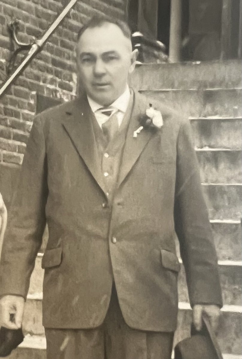 Op 4 mei ben ik vereerd dat ik bij de dodenherdenking in Vlaardingen mag spreken. Ik vertel o.a. over de moord door de Germaanse SS op mijn ome Arie Struijs en zijn vier vrienden. Ik vertel ook over mij opa Jan Hoogstad die 3,5 jaar Jappenkampen overleefde! #Dodenherdenking