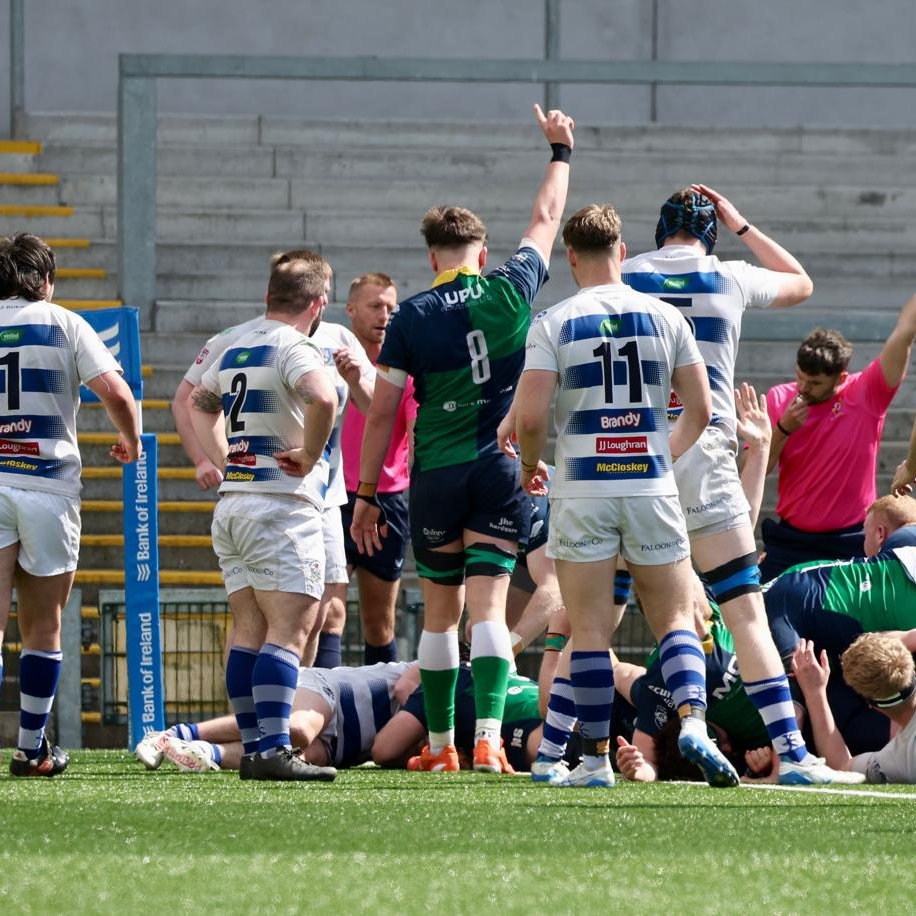 HALF-TIME 

<a href="/HinchRFC/">Ballynahinch RFC</a> take the lead at the break 

🦌 15 - 3 🔵