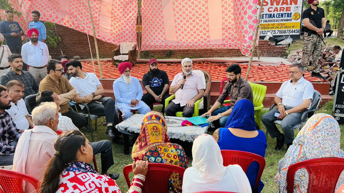 LC_Kataruchak's tweet photo. ਅੱਜ ਮੇਰੇ ਹਲਕੇ ਦੇ ਪਿੰਡ ਡੇਰਾ ਬਾਬਾ ਬਸੰਤਪੁਰ ਦੀ ਲੋਕਾਂ ਦੇ ਮੁਖਾਤਿਬ ਹੋਇਆ।
ਜਿਸ ਦੌਰਾਨ ਨਗਰ ਨਿਵਾਸੀਆਂ ਨਾਲ ਪਿੰਡ ਵਿੱਚ ਬਣਨ ਜਾ ਰਹੇ ਟ੍ਰੀਟਮੈਂਟ ਪਲਾਂਟ ਬਾਰੇ ਵਿਚਾਰ ਚਰਚਾ ਕੀਤੀ ਗਈ…. https://t.co/l1YM49Nibw