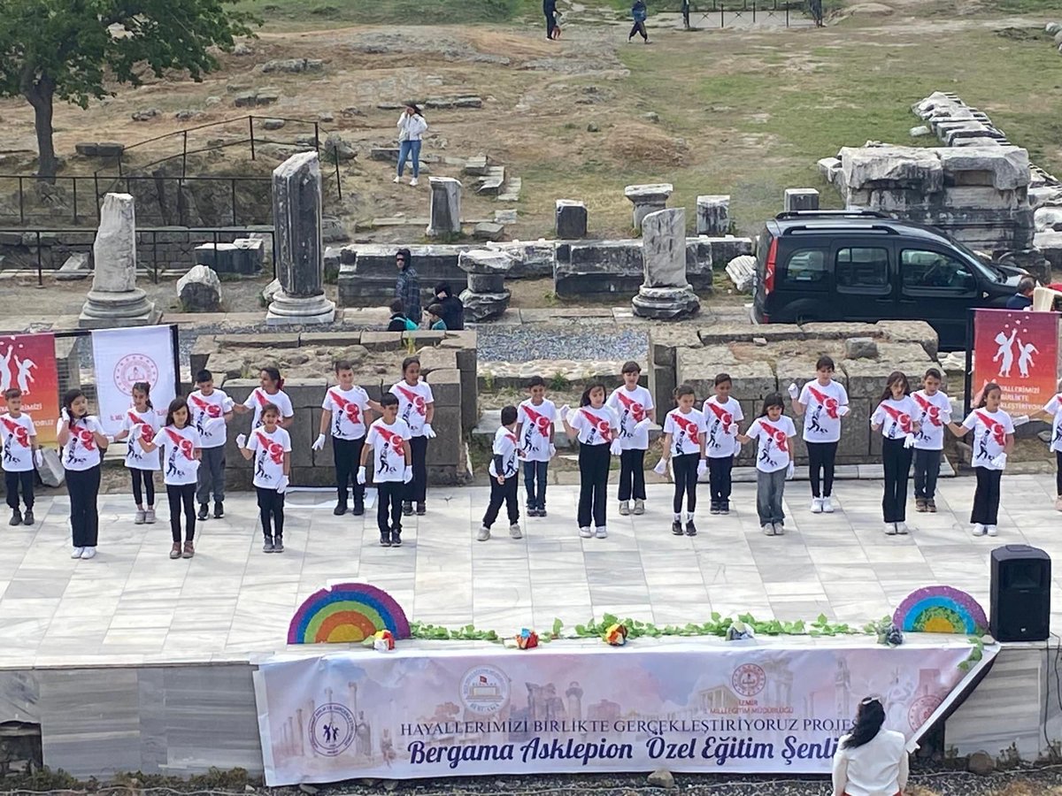 izmir_ilmem's tweet photo. 🌟"Hayallerimizi Birlikte Gerçekleştiriyoruz"projesi kapsamında Bergama, Dikili, Kınık ve Menemen ilçeleri Bergama Antik Tiyatro Asklepion’da Özel Eğitim Şenliği gerçekleştirildi.

🗓️02 Mayıs 2025
📌 Bergama Antik Tiyatro

@tcmeb @Yusuf__Tekin @drsuleymanelban @yahsiomer https://t.co/HnXOBJCac2