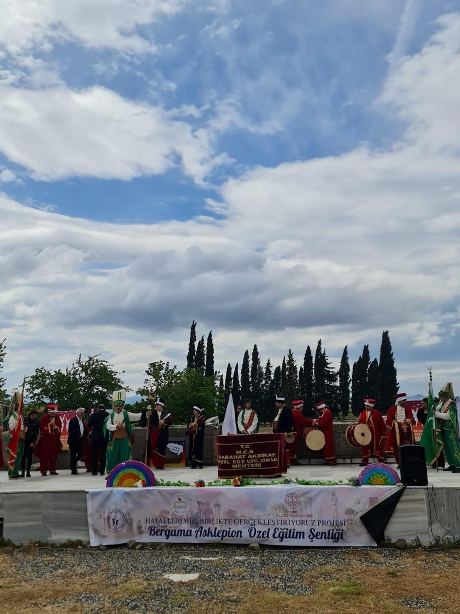 izmir_ilmem's tweet photo. 🌟"Hayallerimizi Birlikte Gerçekleştiriyoruz"projesi kapsamında Bergama, Dikili, Kınık ve Menemen ilçeleri Bergama Antik Tiyatro Asklepion’da Özel Eğitim Şenliği gerçekleştirildi.

🗓️02 Mayıs 2025
📌 Bergama Antik Tiyatro

@tcmeb @Yusuf__Tekin @drsuleymanelban @yahsiomer https://t.co/HnXOBJCac2