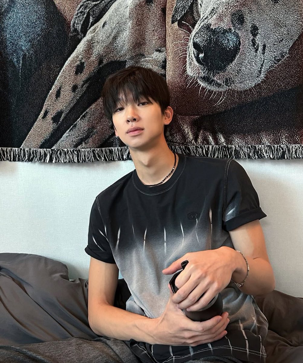 kdrama_menfess's tweet photo. •kdm• 🔥 Resident Playbook ⚠️

Ham Dongho… biarlah yiyoung sama dowon. Kamu sama aku aja kak. Ku siap diajak makan bareng

https://t.co/iRbSOHPUDx