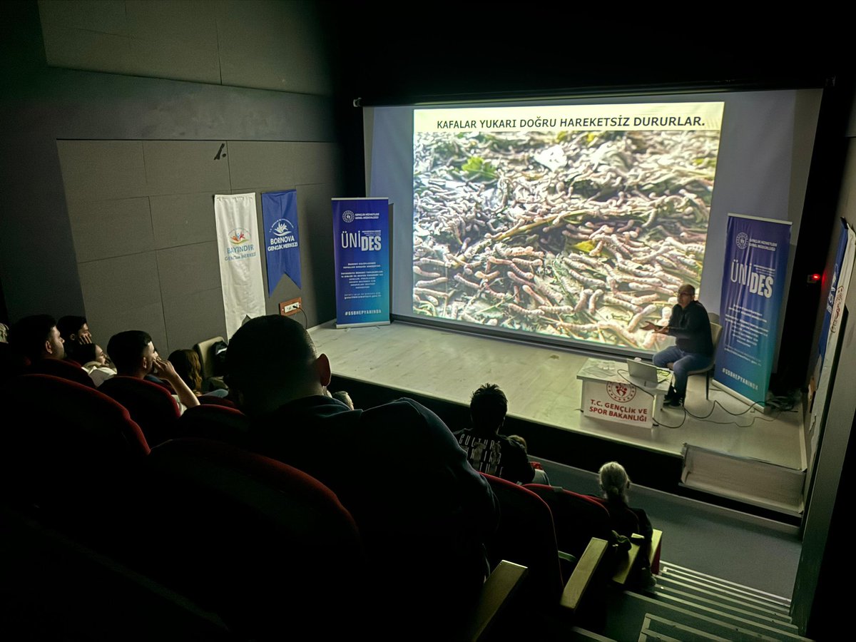 GSB_BayindirGM's tweet photo. 🐛🐛 Bir koza, bir umut demektir.🧶

Üniversite Öğrenci Toplulukları Programı (ÜNİDES) Kapsamında Bornova Genç Ofisimizin gençleri ile üzerinde çalıştığımız Kozabirlik İpek Böceği yetiştiriciliği sunumunda bir aradayız.

#bayındırgençlikmerkezi 
#ipekböceğiyetiştiriciliği
#unides https://t.co/sjKxnk2cLP