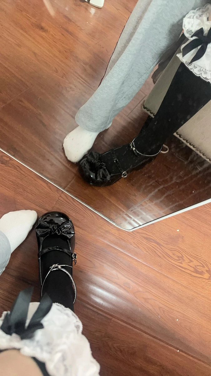 给你足交三十分钟 全部射我脚上