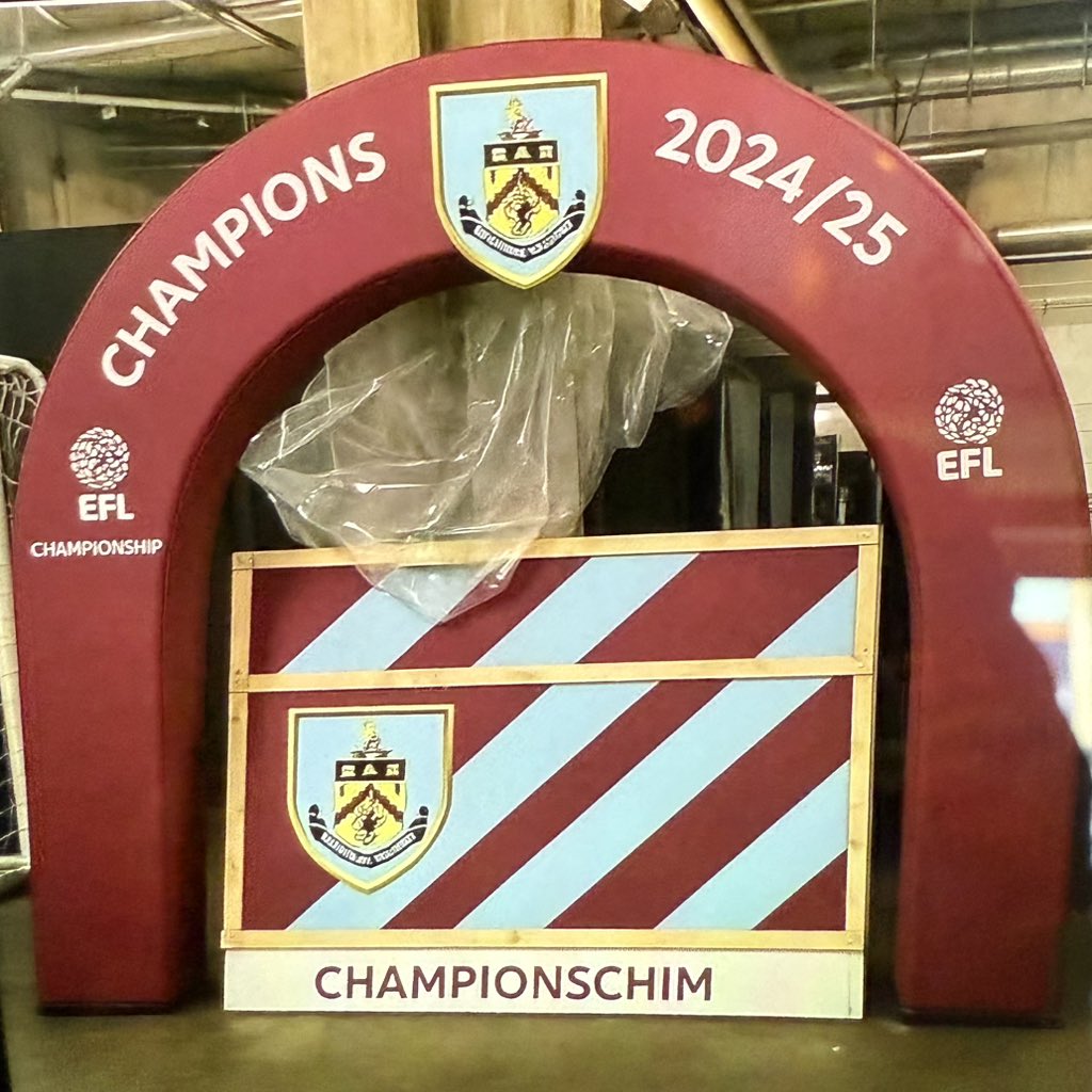 ABetterGoal's tweet photo. One previous owner - £20 - #Burnley #Lufc @TheSquareBall https://t.co/zPS0ZIOTYM
