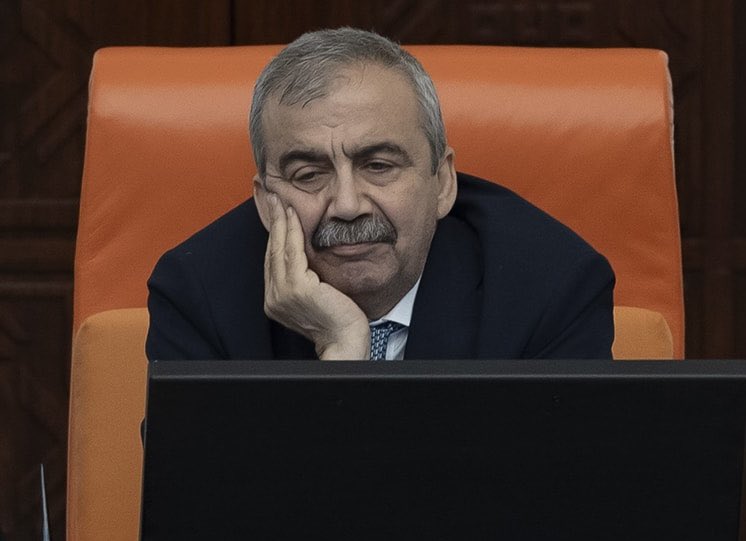 Bugüne kadar sanki bu kara haberi almaya hizmet ederiz korkusuyla hiçbir şey yazamadım, 

Çok kelâm edildi şu 19 günde,
Oysa biliyoruz, sana dair söylenmesi gerekenler şimdiye kadar söylenenlerin üstüne konsa bu Arş-ı âlâ’ya varırdı.
Sen de şimdi oraya yükseliyorsun. 
Seni