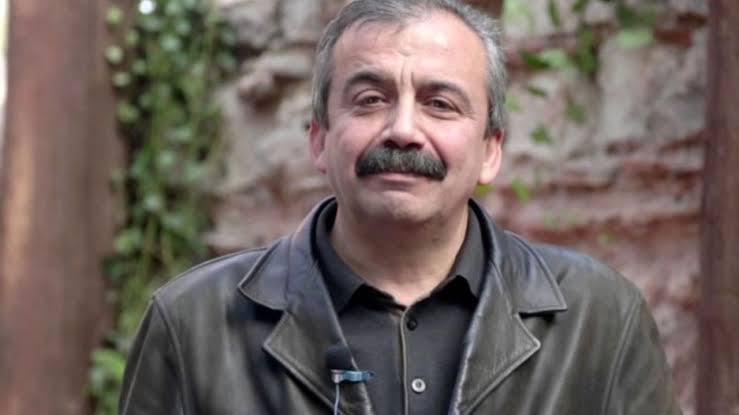 RojePapule72's tweet photo. Sırrı Süreyya  Önder sız bir Meclis  ölü Meclis tir. Mekânın cennet olsun. Işıklar yoldaşın olsun. 😔 https://t.co/AIezZe9uqK