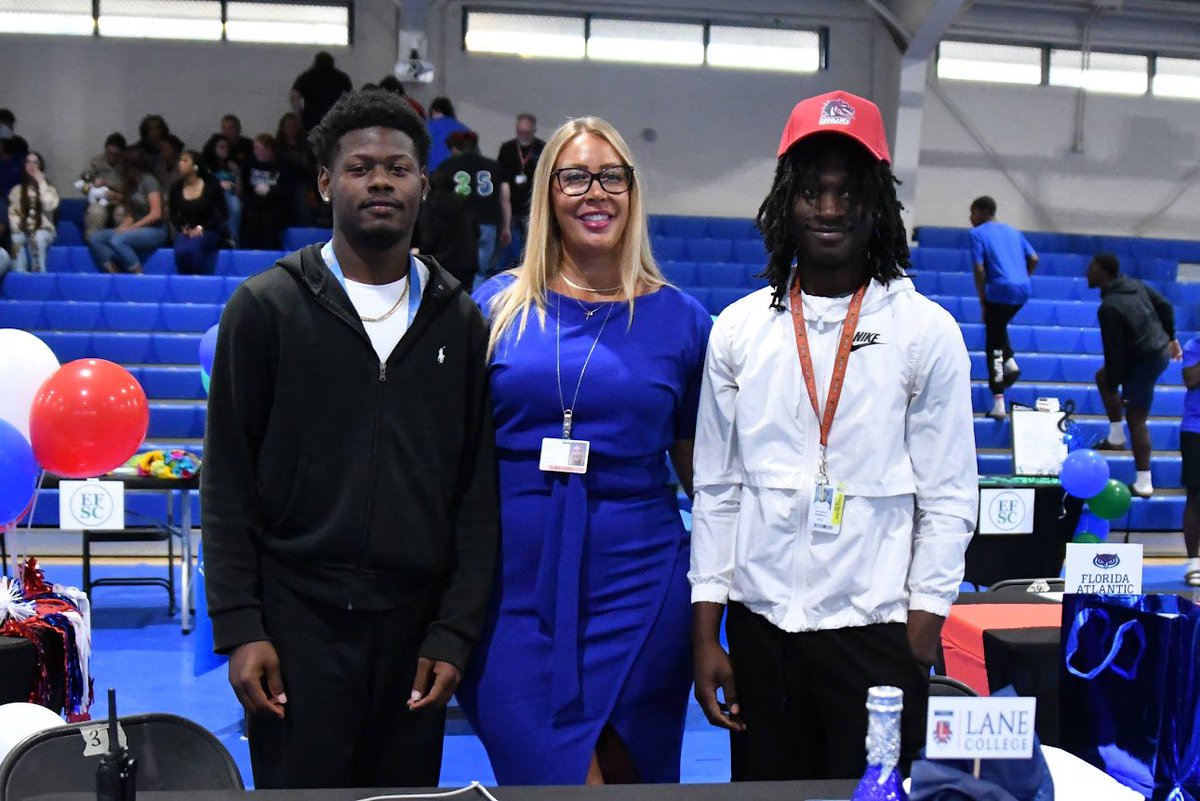The bond is special with <a href="/Tj5Brothers/">Tj Brothers</a> and <a href="/Jamarionstephe7/">Jamarion stephens</a>. THS won’t be the same without these young men next year. <a href="/COACHPEEJAYJACK/">PEEJAY JACK</a> please take care of our Terriers at <a href="/thelanecollege/">Lane College</a>. Proud is an understatement. 💙🎓♥️ #TerrierDecisionDay