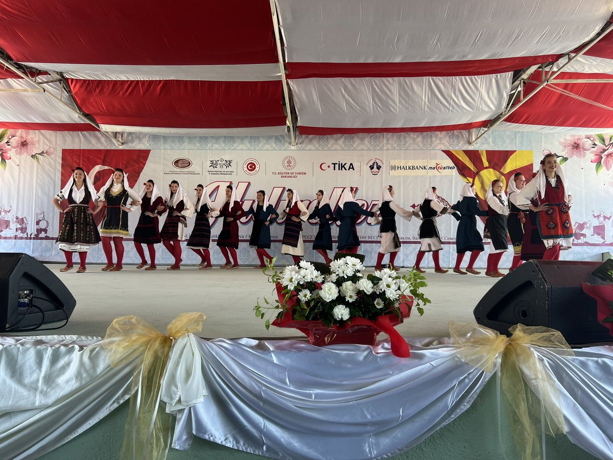 Balkanlar, bizim gözyaşlarımızla sulanan, türkülerimizle şenlenen ve sevgimizle güzelleşen kadim yurdumuzdur.

Balkanlar, Türk kültürüyle daha güzeldir.