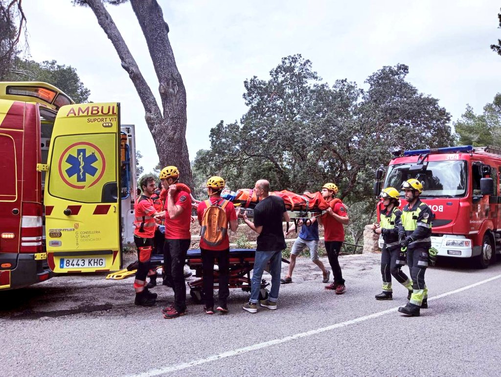Hem actuat en un rescat d'un escalador al Puig de Sant Salvador (<a href="/AjFelanitx/">Ajuntament Felanitx</a>) per caiguda de 8 m.
S'ha estabilitzat i traslladat fins a una ambulància del <a href="/SAMU061IB/">SAMU061 IllesBalears</a>
Parc de bombers de Felanitx i GRM d'Inca.