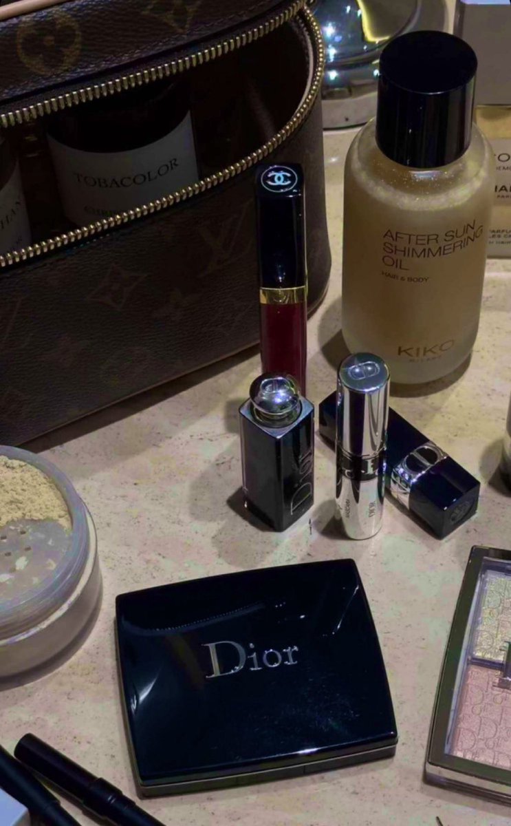 نتغير من الأفعال مانتغير من مزاجنا.🤚🏻