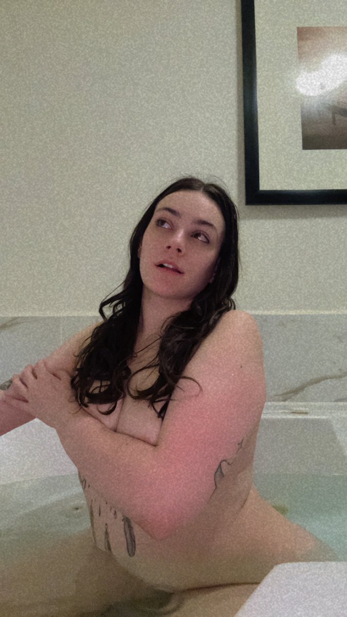 SensualRainn's tweet photo. Relaxing after a long day https://t.co/ERMFufp9aK