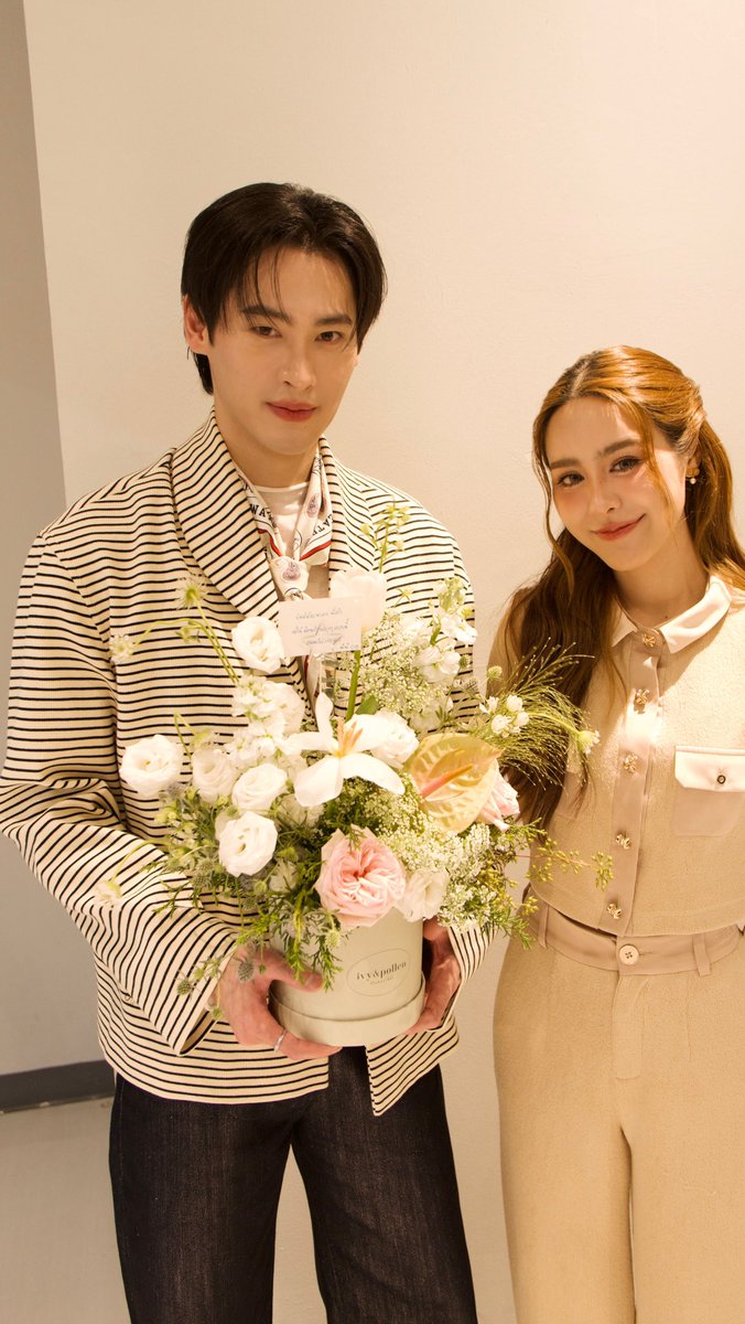 punpreedee's tweet image. ยินดีกับพี่เก้าด้วยนะค้าา 😊🎉  @numberx9th ขอบคุณที่ให้เกียรติพีมาร่วมงานค่าา ☺️☺️ 

KAO PHOTOBOOK SIGNED 
#TravelinStyleWithKao