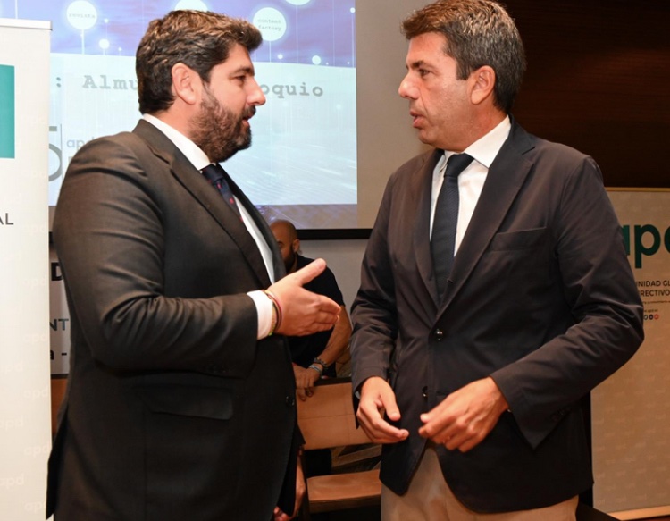 Pero López Miras ha dado un reconfortante abrazo a Carlos Mazón junto al abrazo de Feijóo y patulea. Para que Mazón no esté triste. 228 muertos y él en el Ventorro.