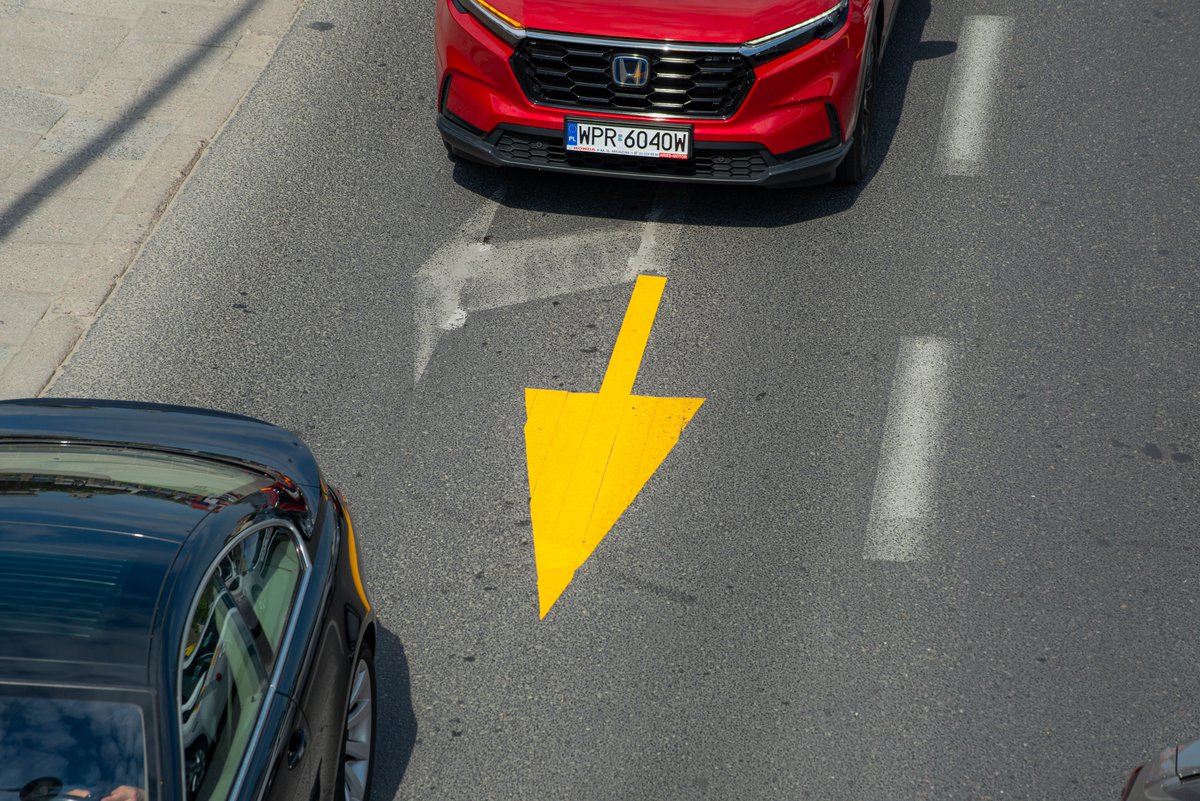 Majówka pod znakiem kolejnego etapu frezowania Wisłostrady, które na dużą skalę prowadzimy odcinkami od zeszłego roku.
Od nocy z 29/30.04 trwa remont wschodniej nitki ulicy Czerniakowskiej (Bartycka - Torwar). Jezdnię po remoncie oddajemy Wam już jutro z samego rana.