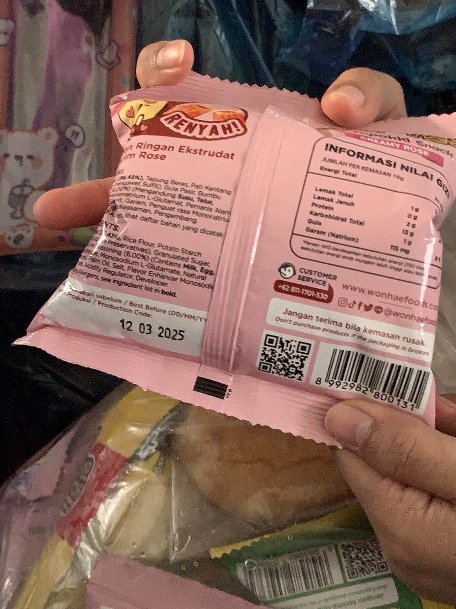 dikasih buntelan jajanan EXPIRED. yang suruh bagiin malah myday. GILAA STRESS🙂