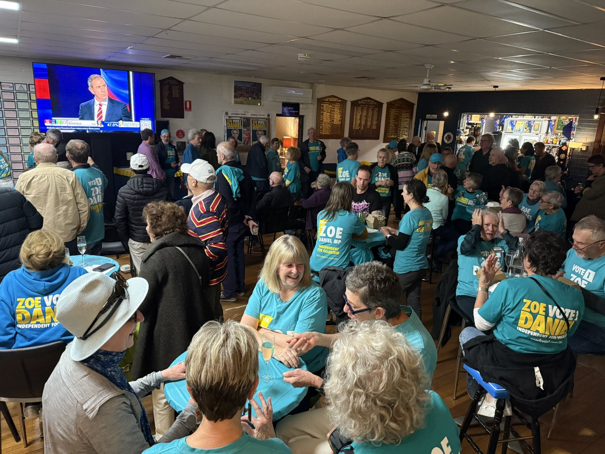A large crowd is gathering at Zoe Daniel’s function #federalelection #election
