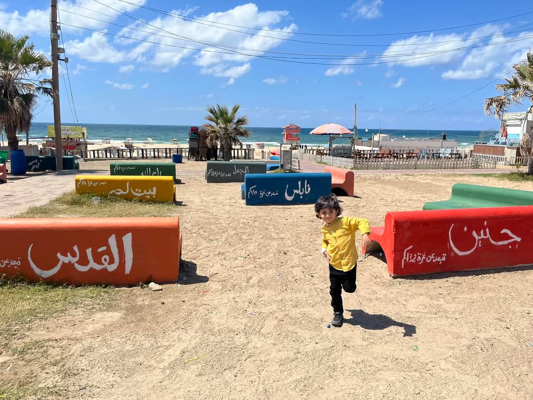 لما كانت غزة بخير وبتحب الكل ، والكل ما بحبها 

حسبنا على المتخاذلين.