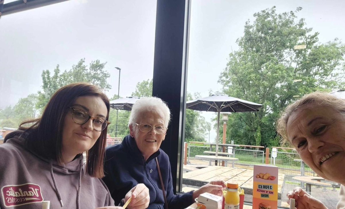_HanRose28's tweet photo. My song choice is Beautiful Day by U2.. my Gran has recently gone through cancer treatment and she ALWAYS remains positive. I can remember her being in the hospital and the sun shining, it was a beautiful day and she was given the all clear 💖 #PlaysForLife @raceforlife https://t.co/DxvCdn0xOj