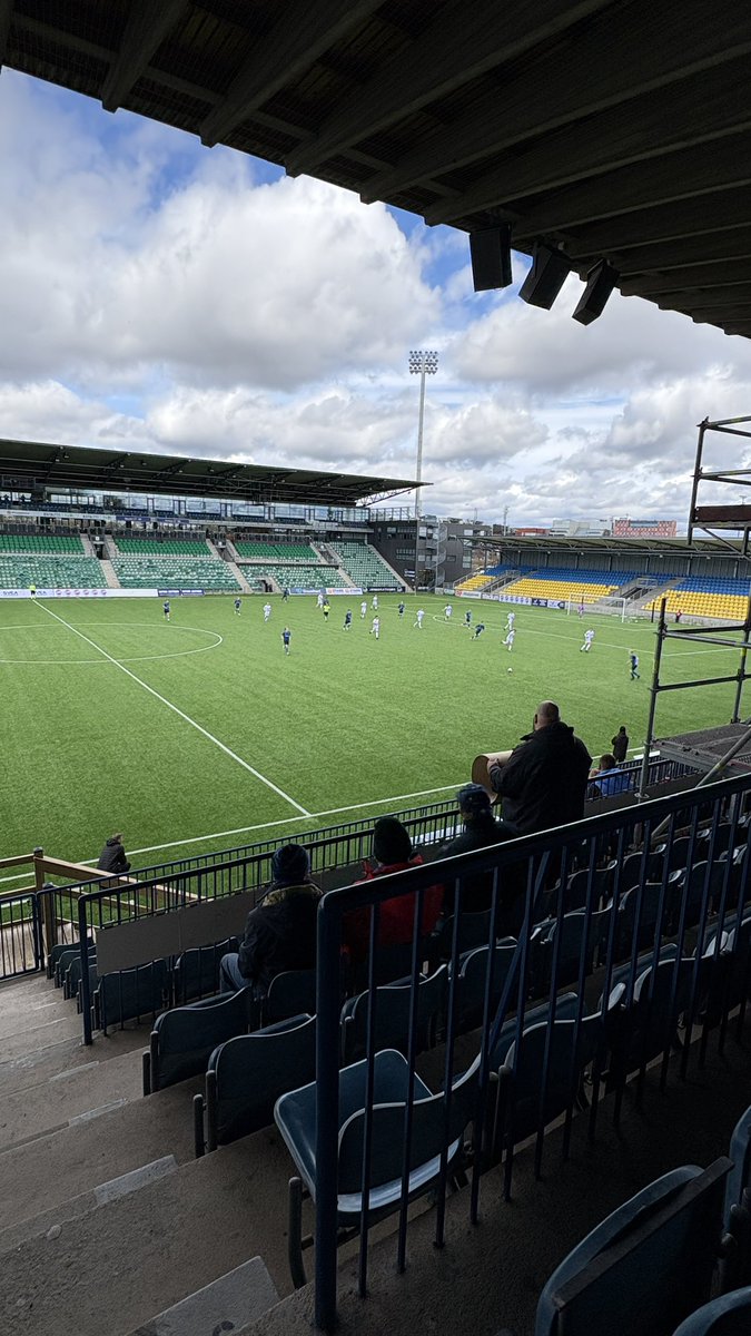 jkakonen's tweet image. Alkupala alkamassa. Vastakkaiset kuntopuntarit, joten kotijoukkue kaipaisi pisteitä. #FCInter2 vs #RoPS #ykkönen