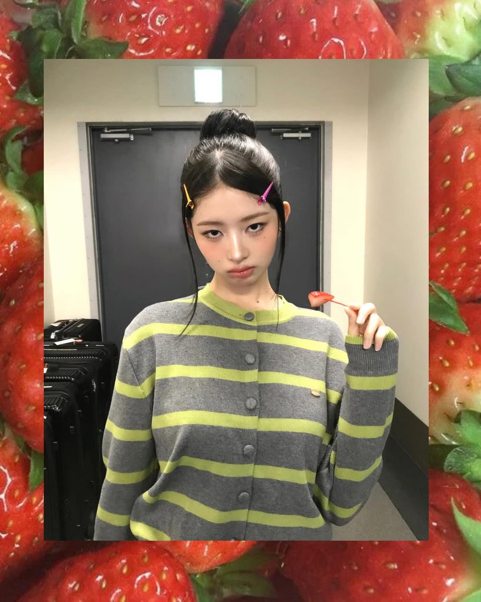 𓂃 ׁ ₊ 𖢷 the sweet red color that many people like. i really like the taste of 🍓𝘴𝘵𝘳𝘢𝘸𝘣𝘦𝘳𝘳𝘪𝘦𝘴🍓 for any food, especially the fruit itself. tell me, what food do you like these days? 🧺 ◌ ׁ  𝅄