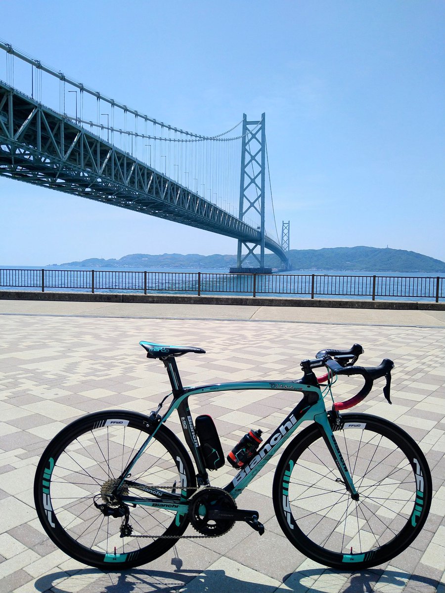 明石海峡大橋の下で