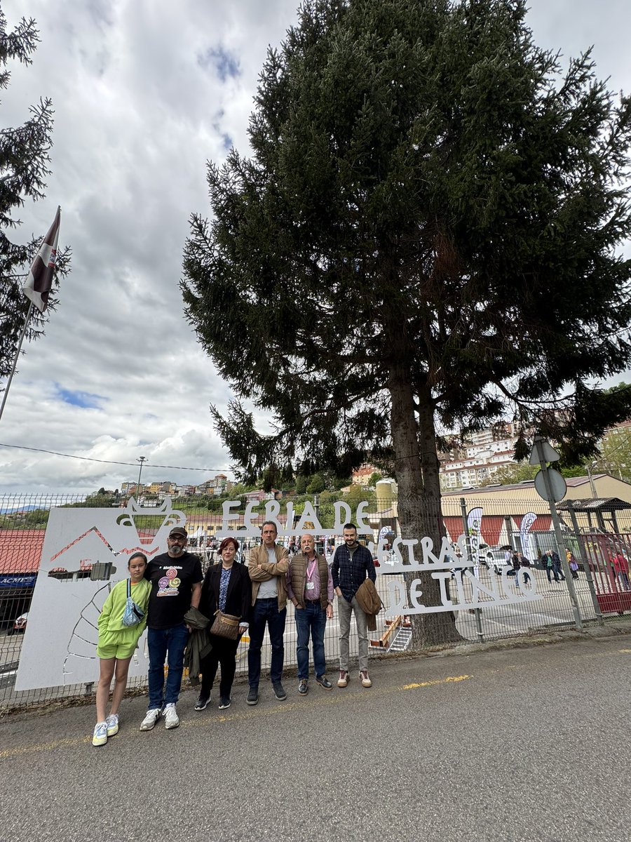 iuasturias's tweet photo. Hoy, nuestro coordinador @ovizapico, visita junto a  nuestra gente de @iutineo, la feria de muestras, una cita inexcusable en el concejo y para todo el suroccidente asturiano https://t.co/USx7MO4npi