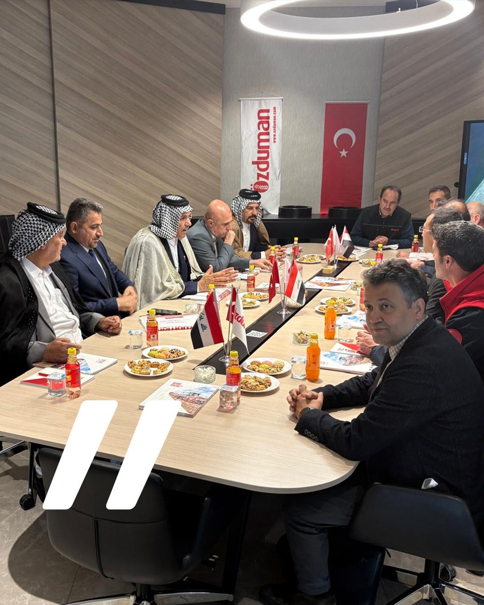 Irak Çiftçi Birlikleri Başkanı Velid Gureydi ve beraberindeki heyet fabrikamızı ziyaret etti. Tarım makinelerimiz ve üretim süreçlerimiz hakkında bilgi alan heyetle, tarımsal iş birliği fırsatlarını değerlendirdik. 🌾🤝🇮🇶🇹🇷