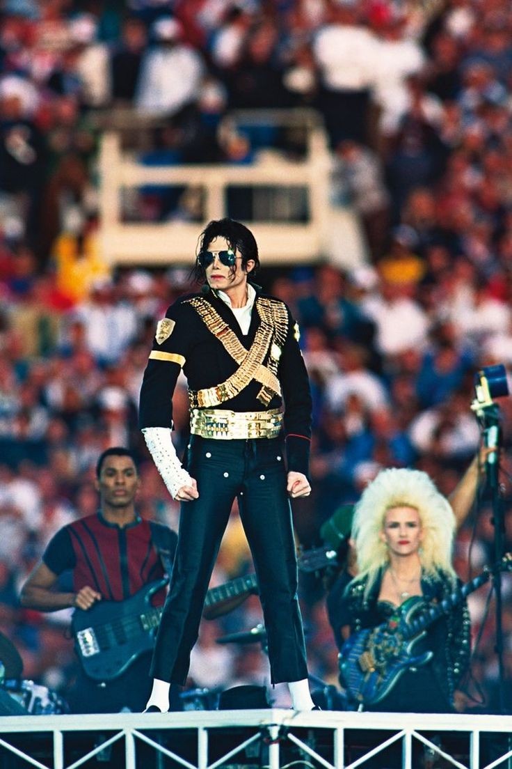 JustR0xx's tweet image. @Sn_rist_mj en nuestra falta de sueño hicimos un concepto sobre una temporada tipo remix pero con artistas del género Pop
Apoyen el hilo 🩷🧵