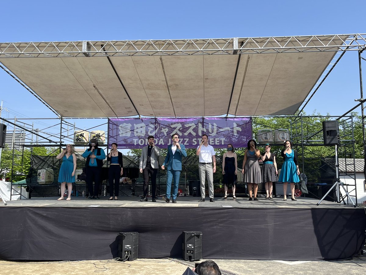 xrx_ki's tweet photo. LIVE No.527

富田ジャズストリート1日目

今日のお目当てはCountermeasure
カナダのボーカルグループです

2018年のCross your fingersのシークレットゲストで登場、衝撃的でした
高槻ジャズストリートにも参加され、手売りでCDを買いましたね😃

写真・動画OKだったので順番にUP↓

#countermeasure https://t.co/DDl1vBQU4E