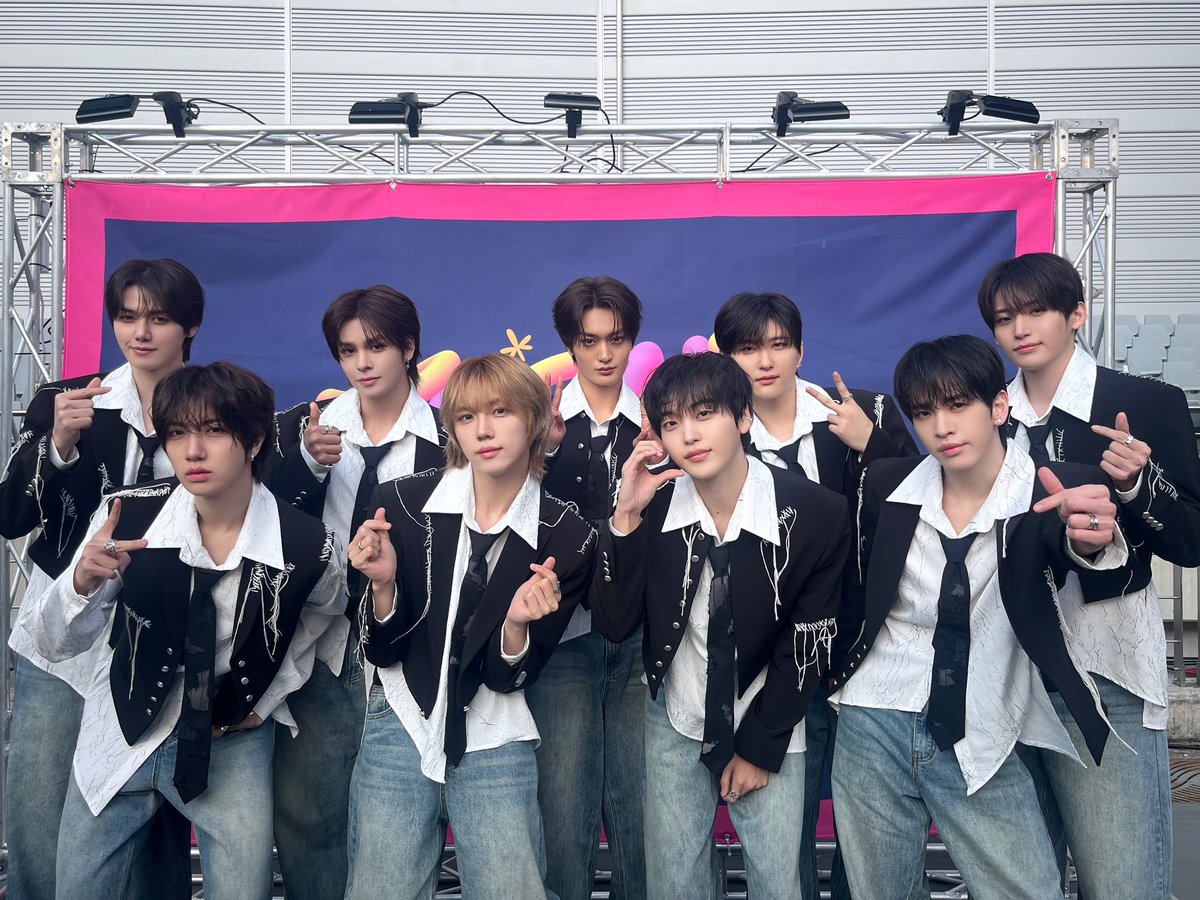 CRAVITYstarship's tweet photo. [📸] 250503
#TrendWave2025
⠀ 
#CRAVITY #크래비티
#트렌드웨이브2025 #TrendWaveFestival2025 https://t.co/0dpgbw6LjU
