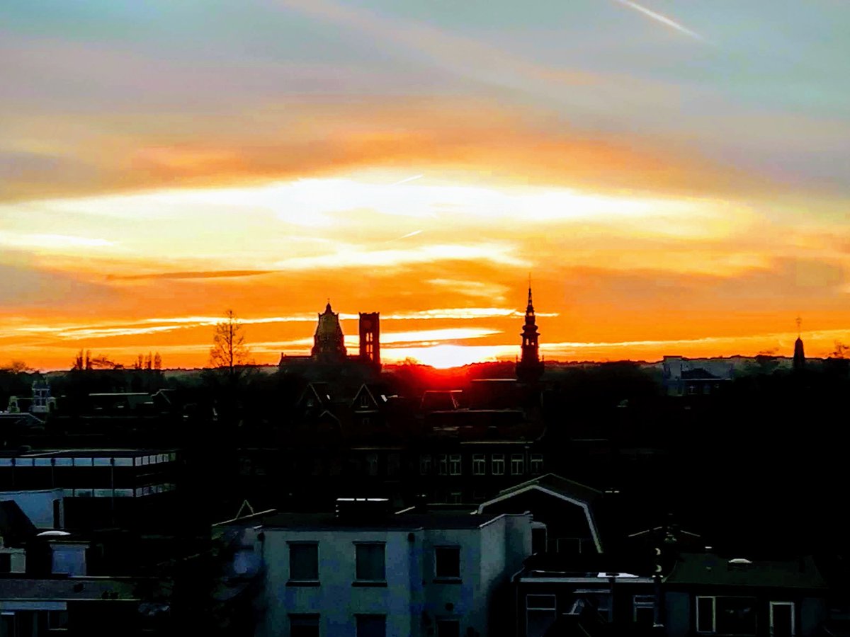 17 en 18 mei doe ik mee met de Vijfhoekkunstroute. Ik exposeer foto's in het thema van de kunstroute: "Het Magische (Gouden) Uur". De locatie: Nieuwe Raamstraat 12B Vijfhoek Haarlem 
#vijfhoek #kunstroute #magischuur 
Vrijdag 16 mei om 20:00 uur is de opening in de Nieuwe Kerk