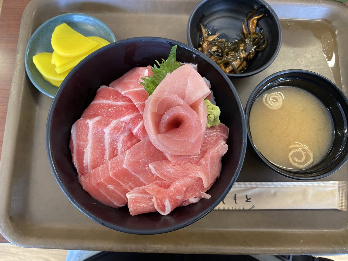 erimaru11_12's tweet photo. 久しぶりの幼馴染とツーリング楽しかった🫶🫶

#まぐろレストラン
#大トロ丼
#ポケふた
#レブル#メテオ https://t.co/eub3x6FczF