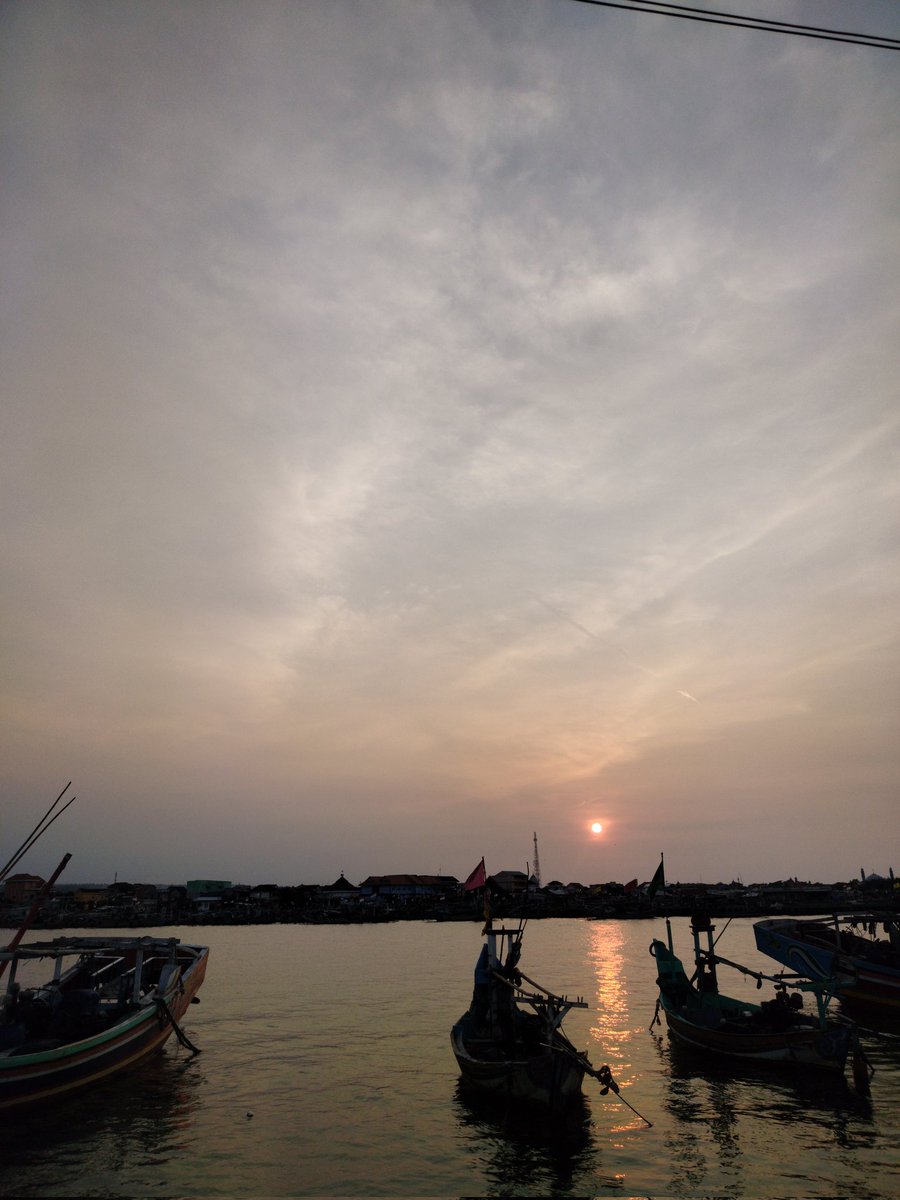 seratusmiliar's tweet photo. kapan sunset with u lagi?? https://t.co/x5Kfz54yq5