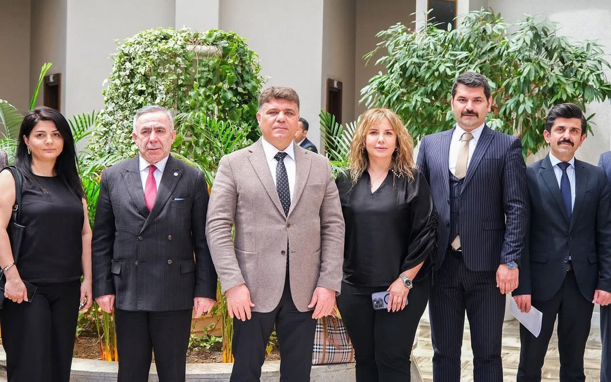 TESİAD Bakü Şubesi’nden Stratejik Kahvaltı Buluşması

“Yeni Dünya Düzeninde Amerika-Çin Denklemi ve Türk Dünyası Ekonomisi” başlıklı özel kahvaltı programımızı,
TESİAD ve TESAM Kurucu Genel Başkanı Dr. İlyas Bozkurt’un katılımıyla gerçekleştirdik.