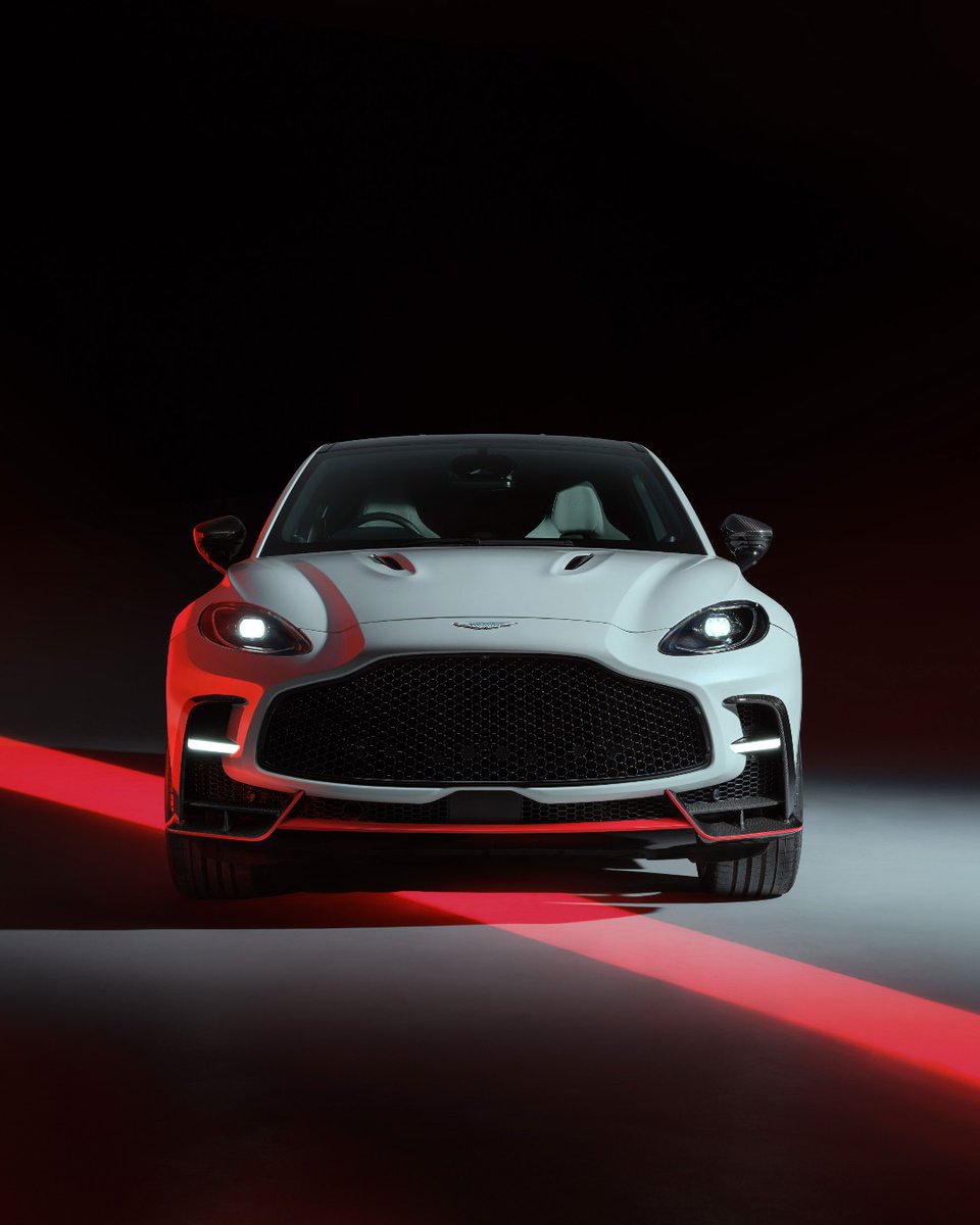 AstonManchester's tweet photo. Lightweight honeycomb grille. Aggressive front splitter and diffuser. New quad stacked exhausts. V8 at full voice. A more brutal, assertive character.

DBX S.

#AstonMartinManchester #AstonMartin #DBXS #POWERDRIVEN https://t.co/2kXrwozRa9